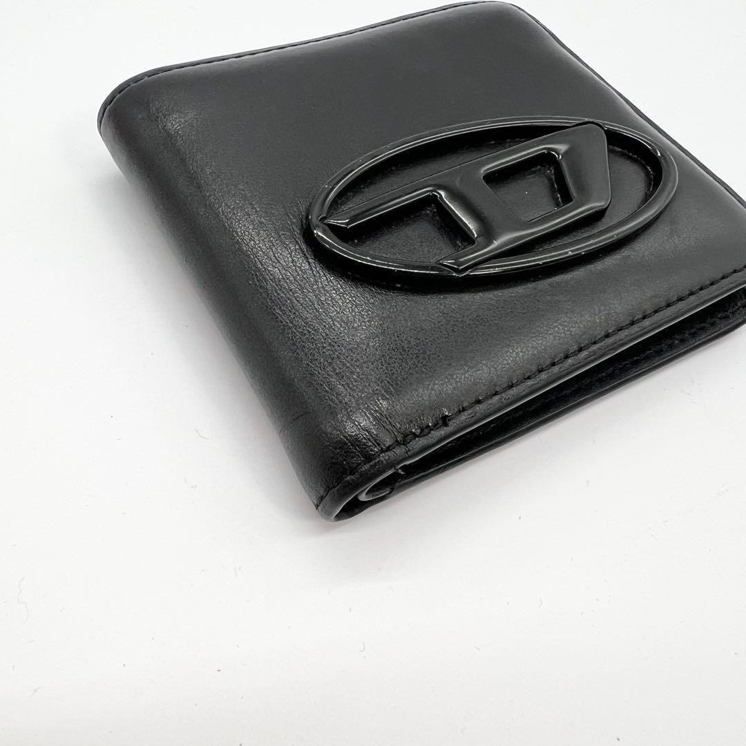 美品✨DIESEL　二つ折り財布　Dロゴ　エンボス　レザー　ブラック　近年モデル