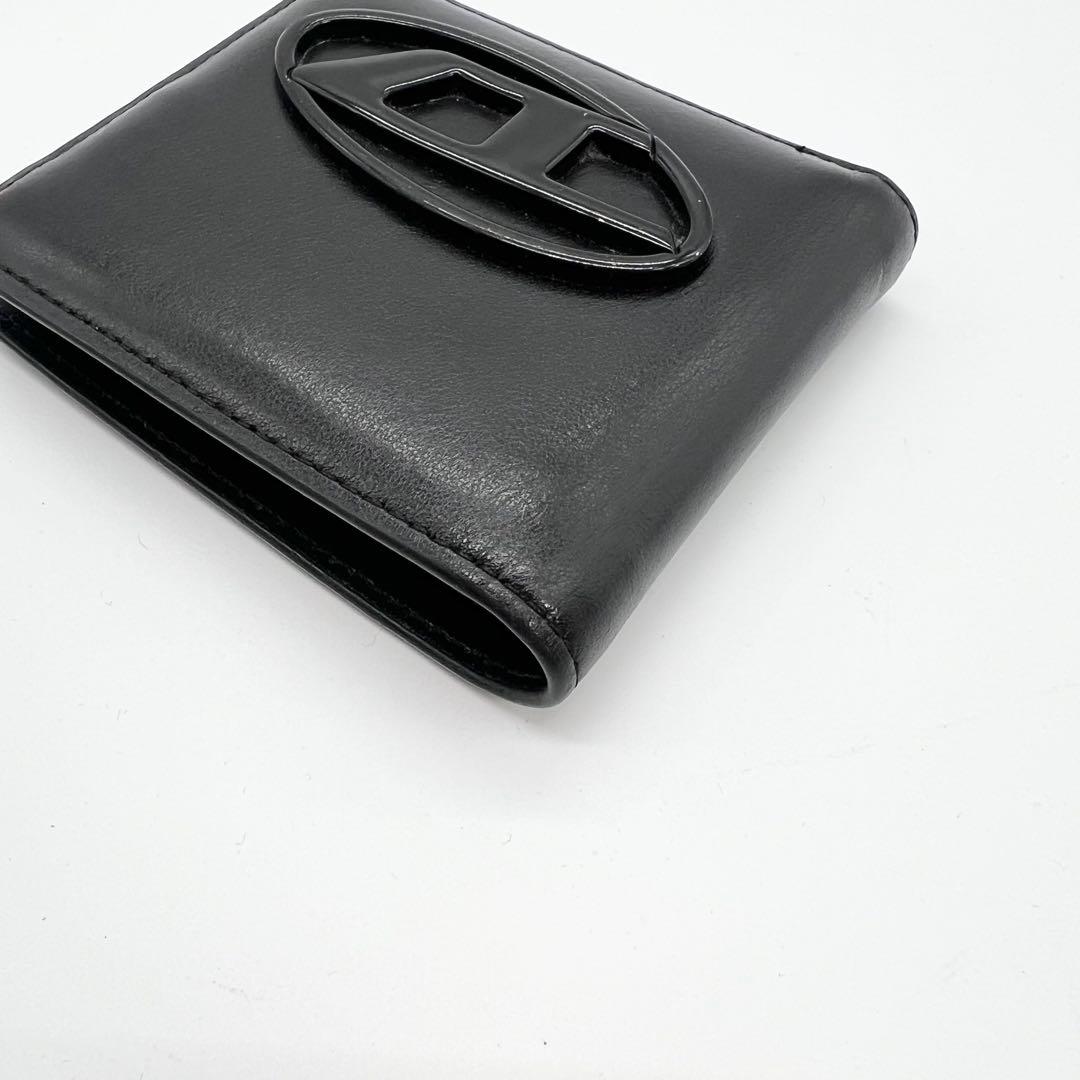 美品✨DIESEL　二つ折り財布　Dロゴ　エンボス　レザー　ブラック　近年モデル