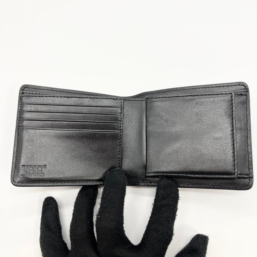 美品✨DIESEL　二つ折り財布　Dロゴ　エンボス　レザー　ブラック　近年モデル