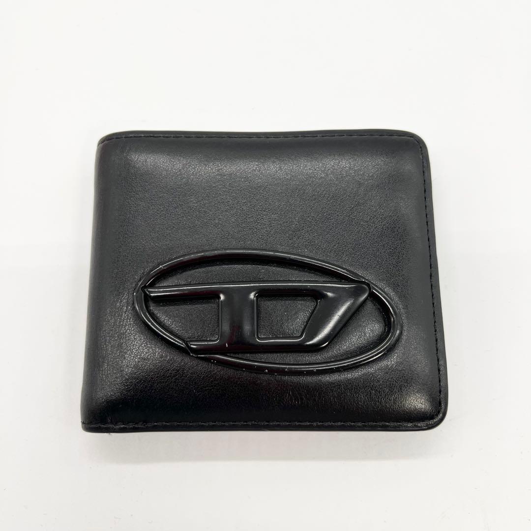 美品✨DIESEL　二つ折り財布　Dロゴ　エンボス　レザー　ブラック　近年モデル