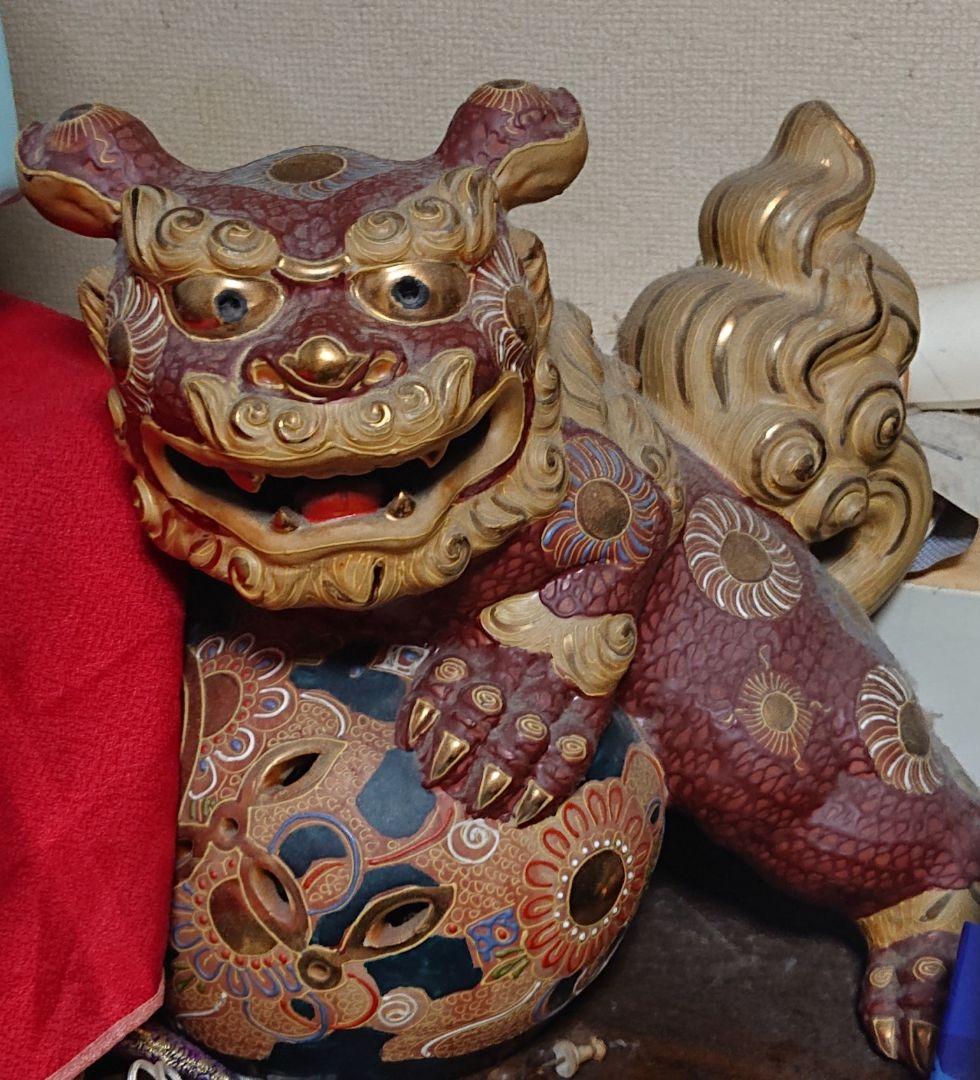 木製獅子の彫刻 赤と金 約30cm