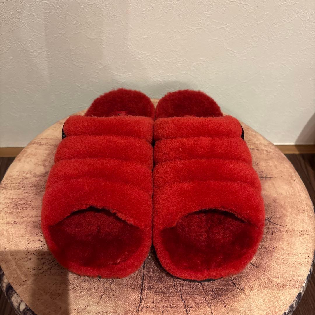 UGG レッド フリース スリッパ