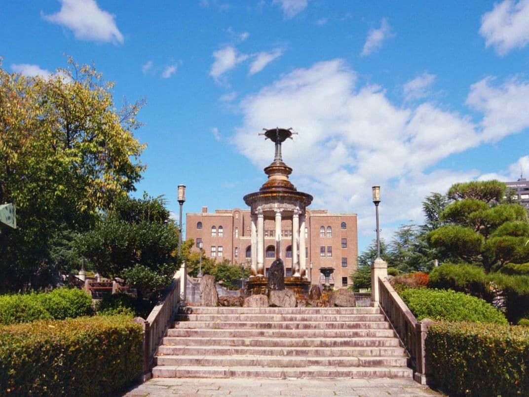 rareさまご購入予定品　Nikon F100 標準ズームレンズ付き