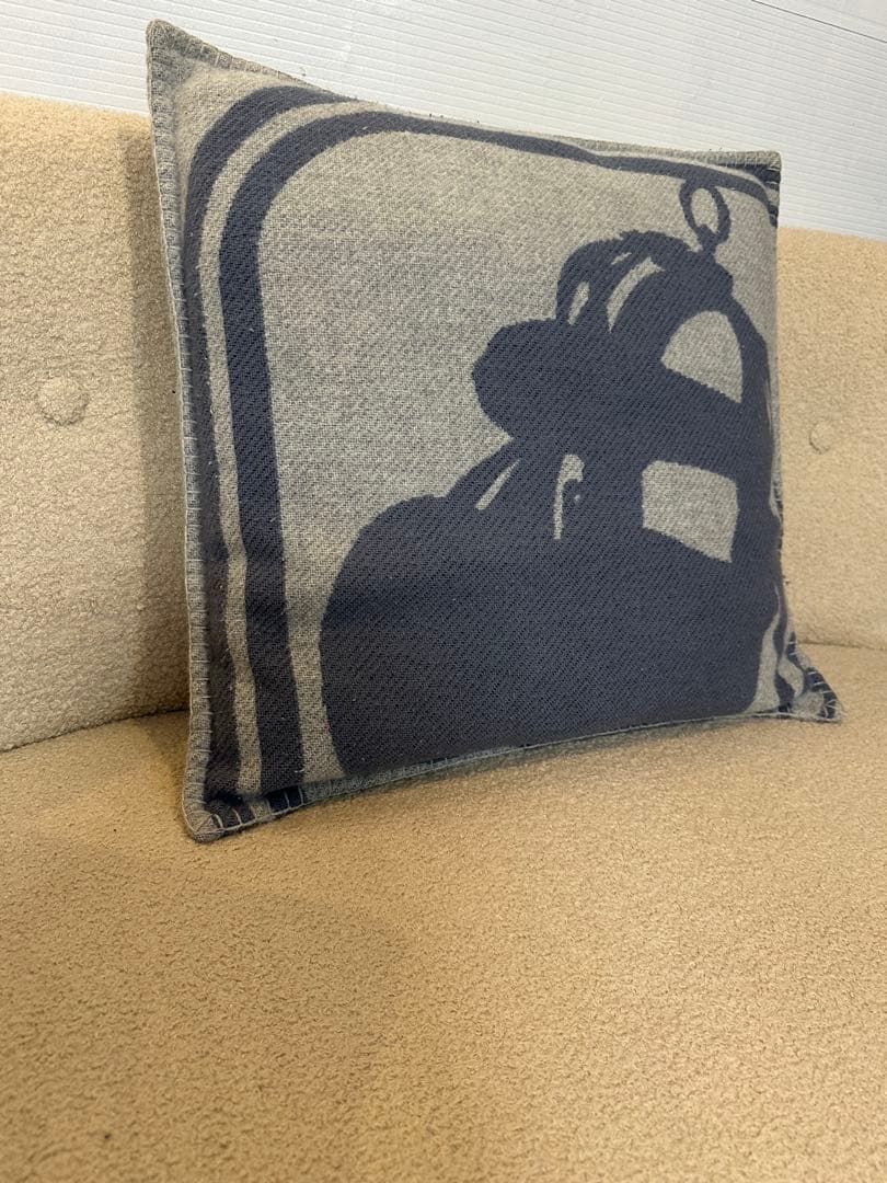 L*7様 ⭐️【全国送料無料】定価13万　HERMES エルメス　クッション　ピ