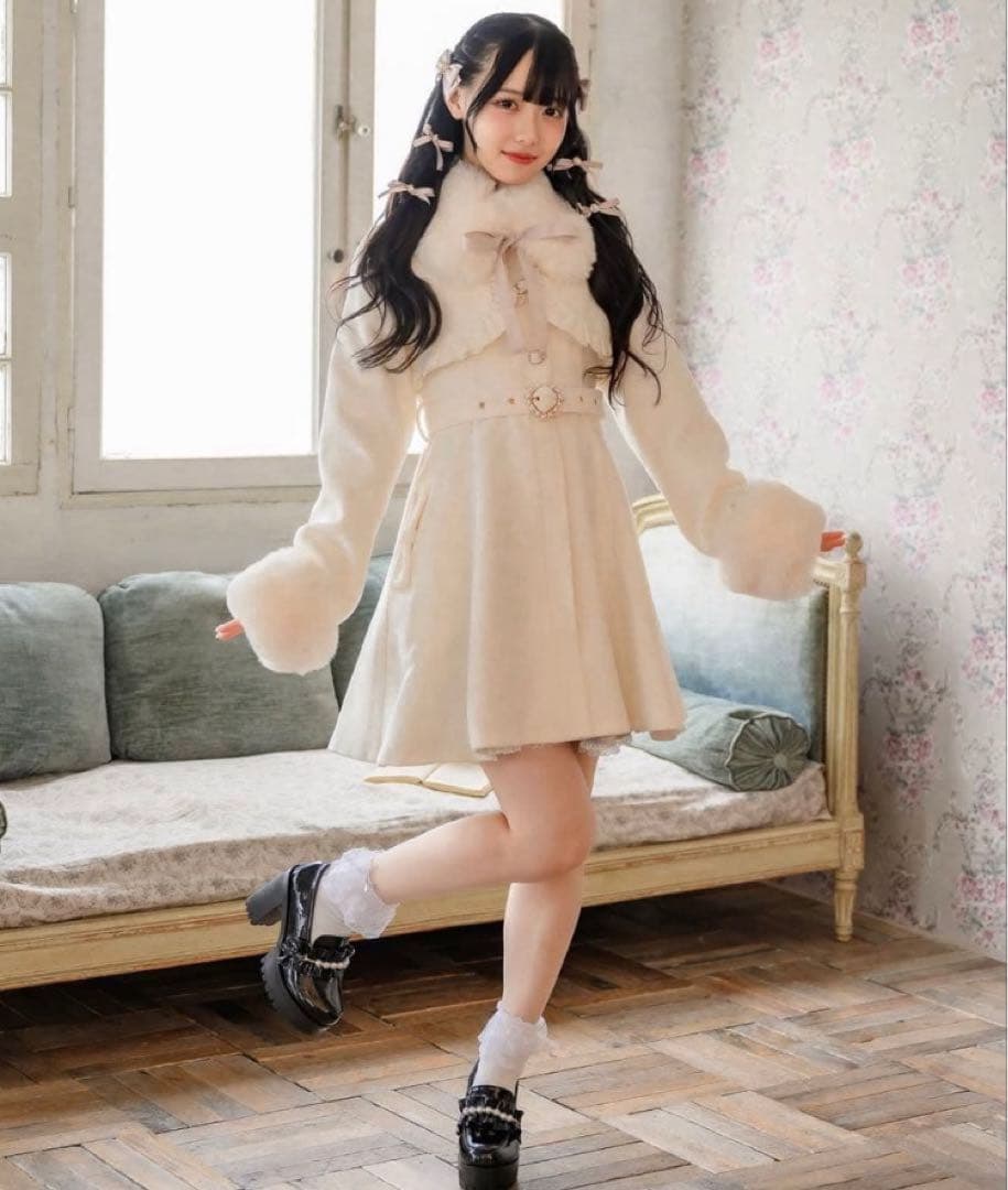 ROJITA パールチャームティペット付きボレロ風コート