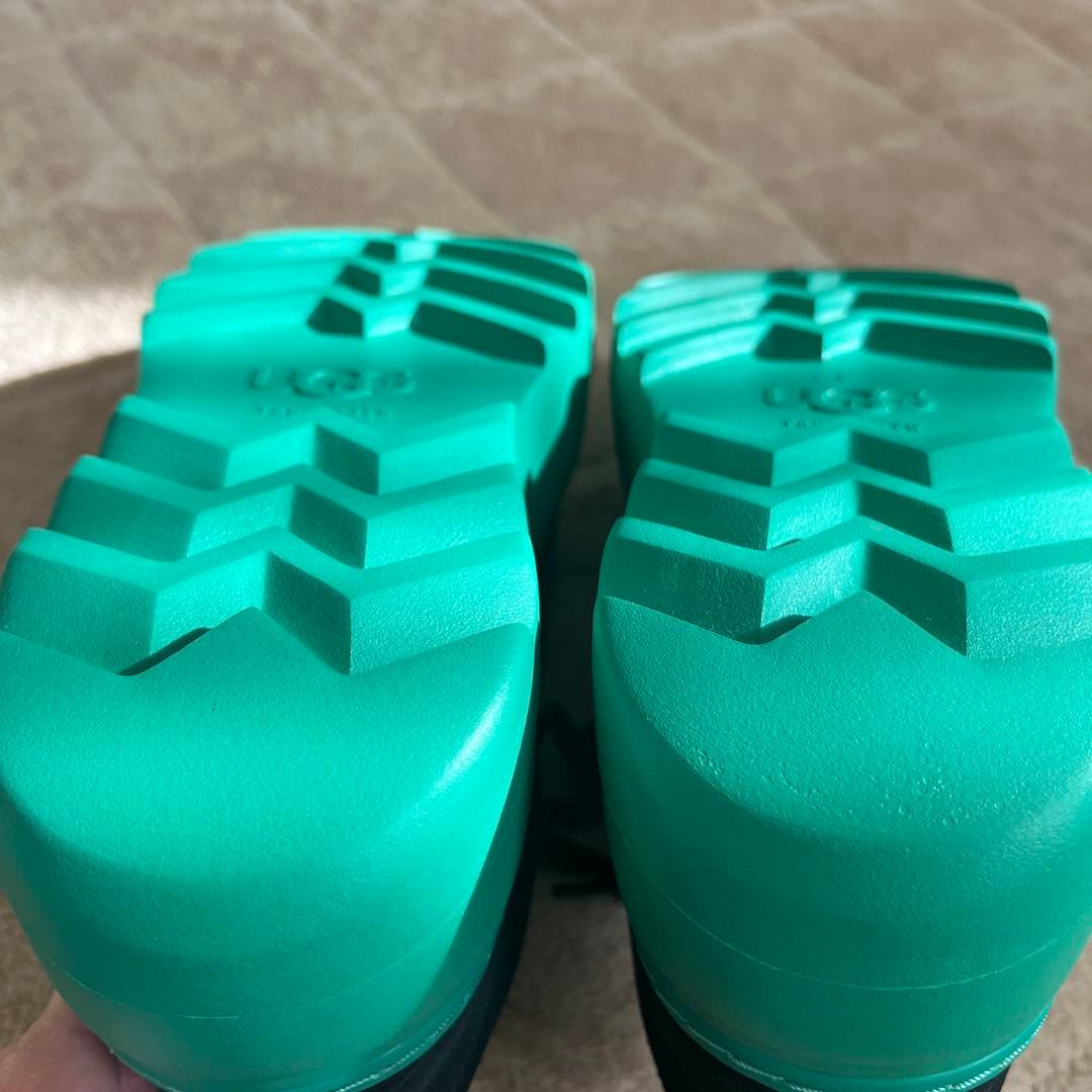 新品 アグ UGG 厚底スニーカー 黒×緑 25センチ