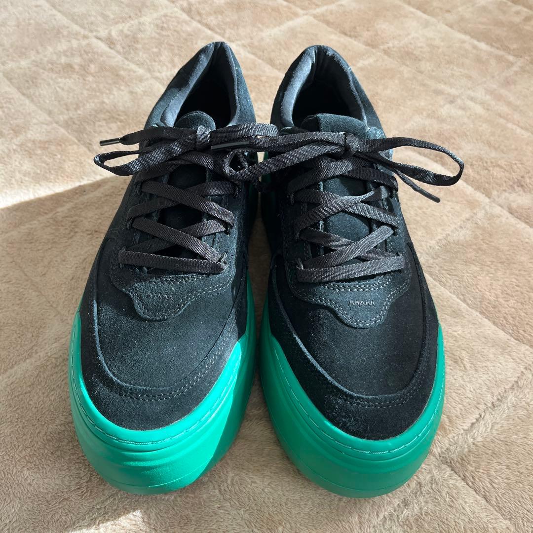 新品 アグ UGG 厚底スニーカー 黒×緑 25センチ