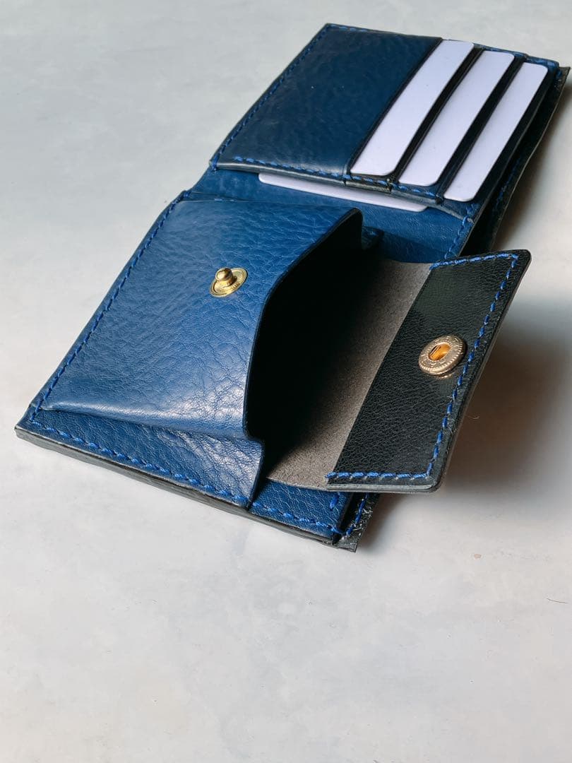 蛇革ブラック×イタリアンレザーロイヤルブルー　二つ折り財布