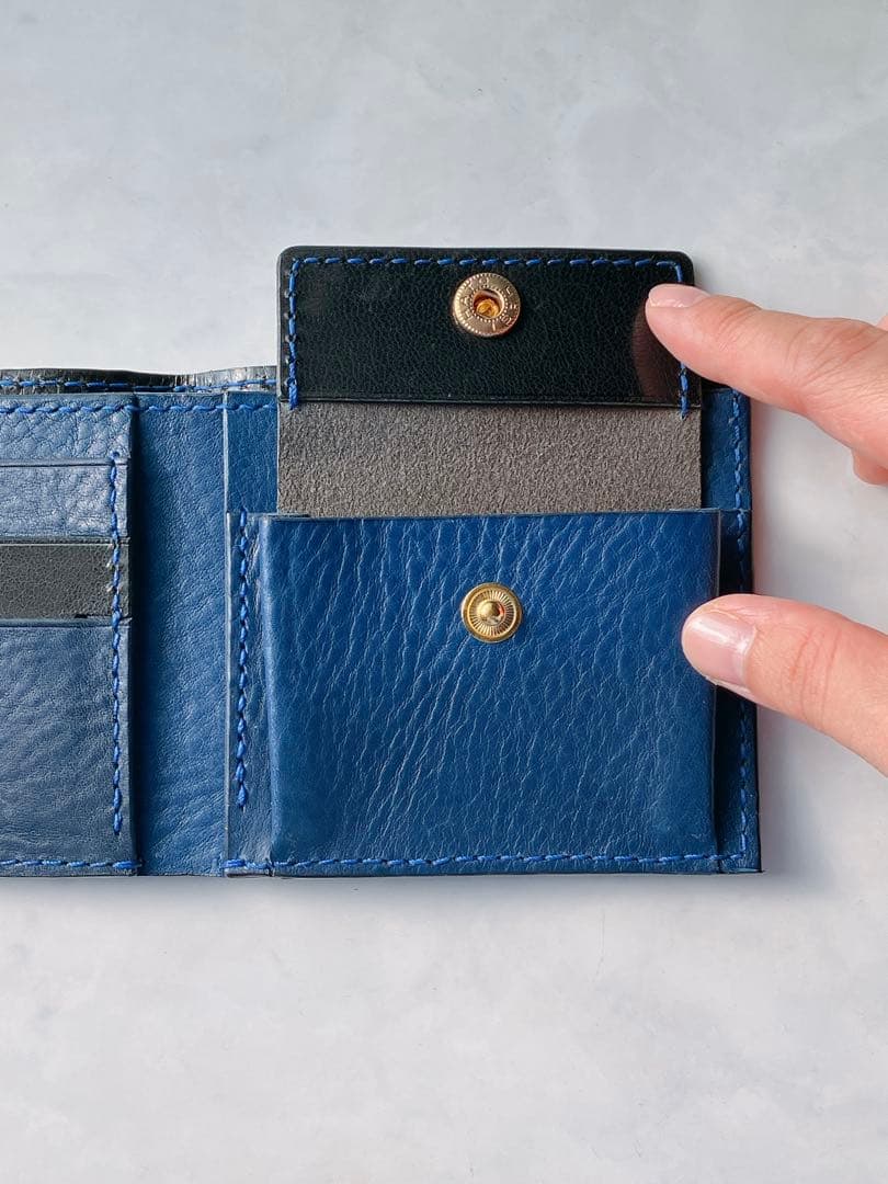 蛇革ブラック×イタリアンレザーロイヤルブルー　二つ折り財布