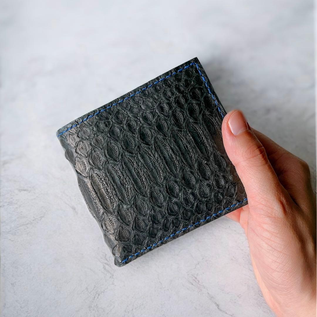 蛇革ブラック×イタリアンレザーロイヤルブルー　二つ折り財布