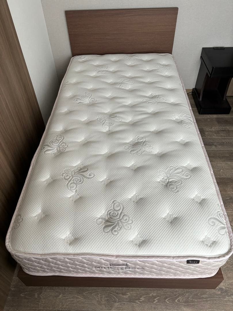 日本ベッド シルキーパフ 送料込/新品同様