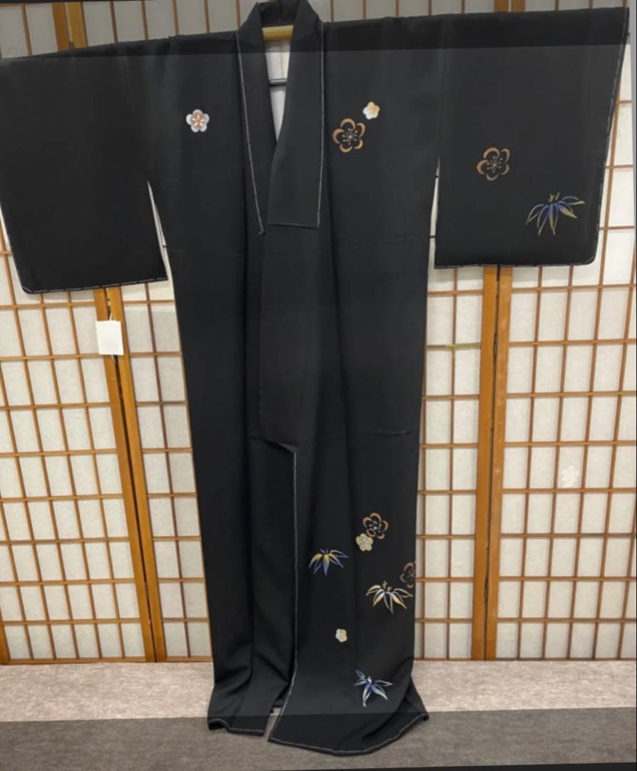 世界に一枚‼︎ 付下げ訪問着‼︎ 黒地・梅と笹（手描き）