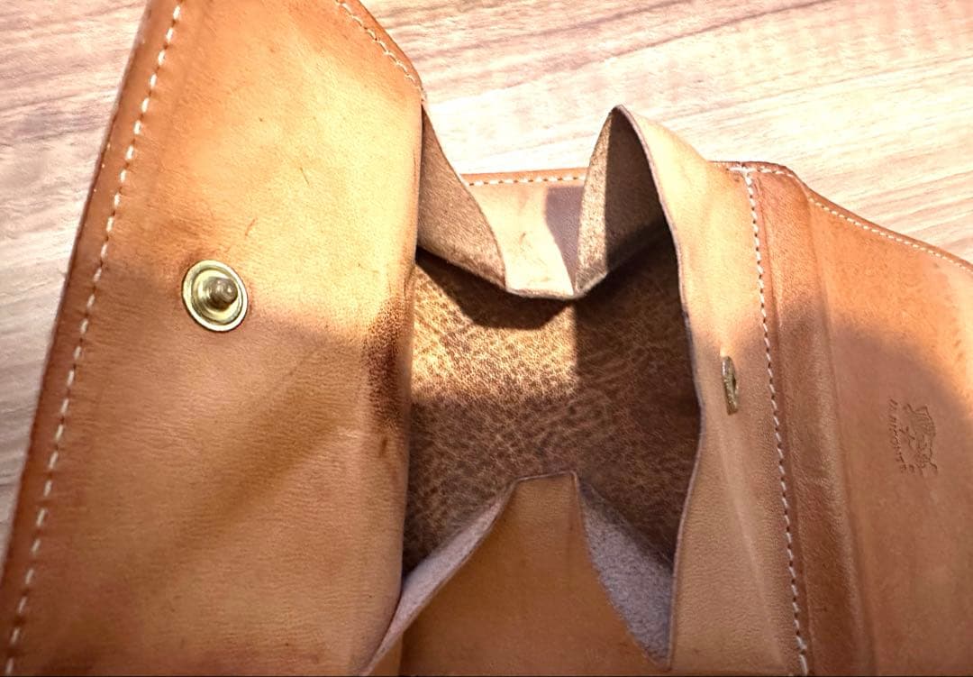 イルビゾンテ　本革レザー　三つ折り財布