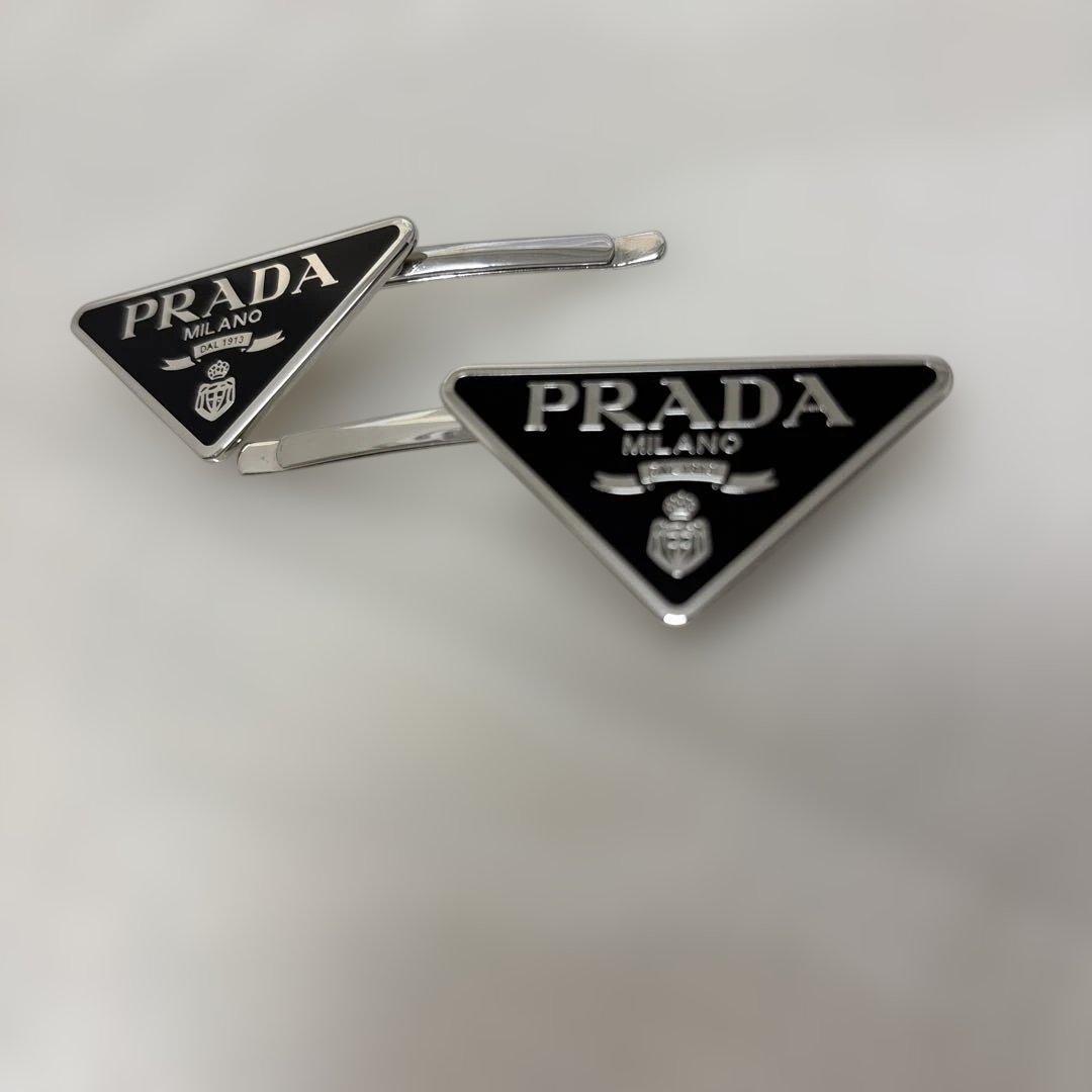 PRADAヘアピン2個セット