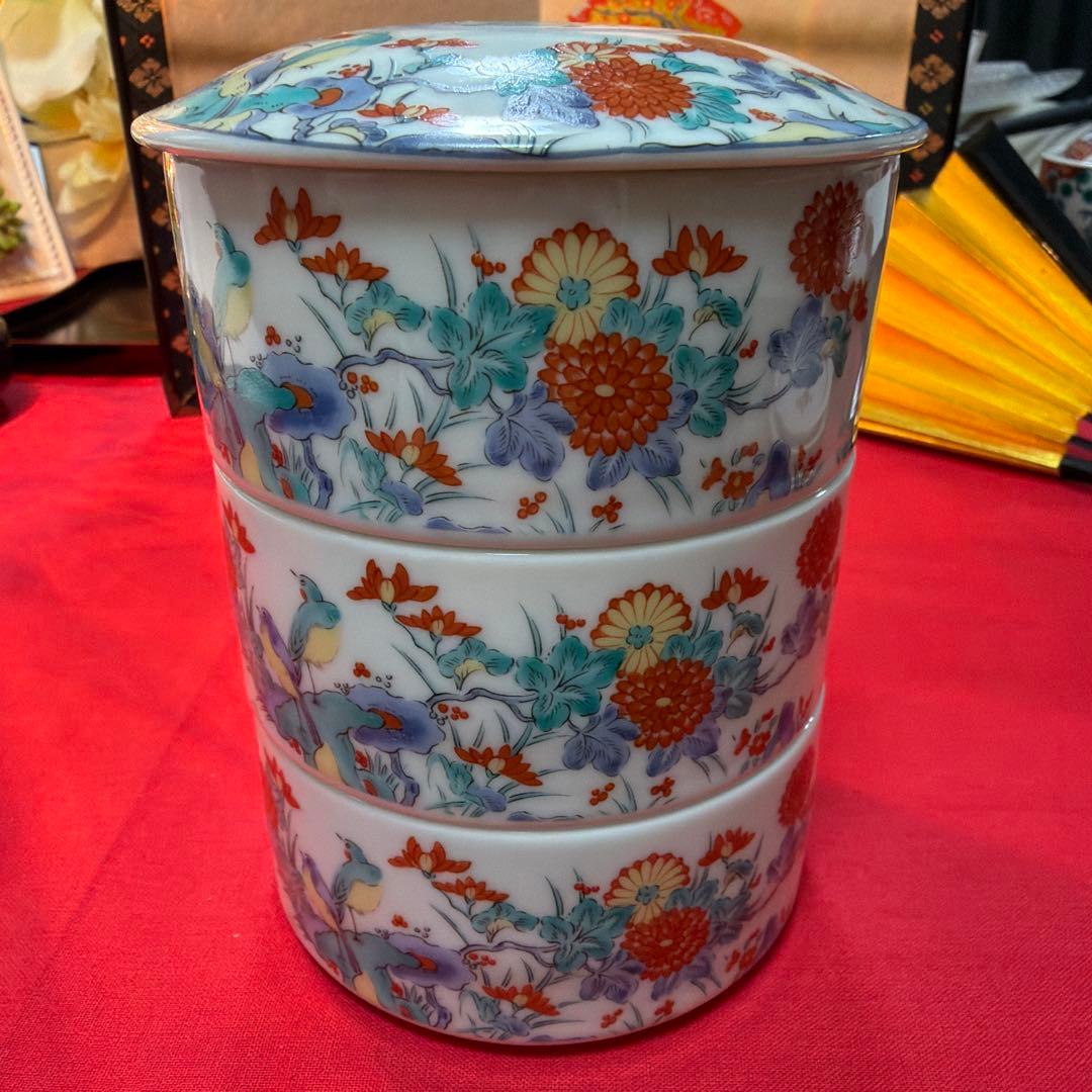 AZ たち吉金彩赤絵角皿　香泉作ミニ3段　 赤絵揃い　No.4-28