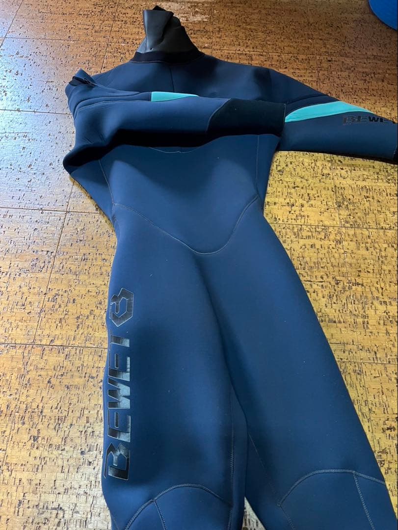 匿名配送　美品　BEWET ドライスーツ