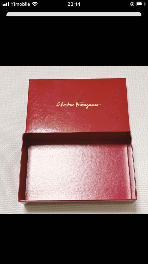 未使用Salvatore Ferragamoレザー長財布　　ピンク 箱付き