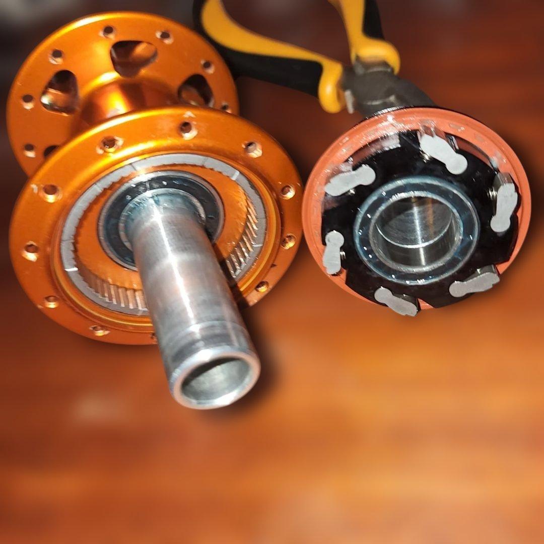 INDUSTRY nine torch ハブ135 6P 120T 爆音ハブ