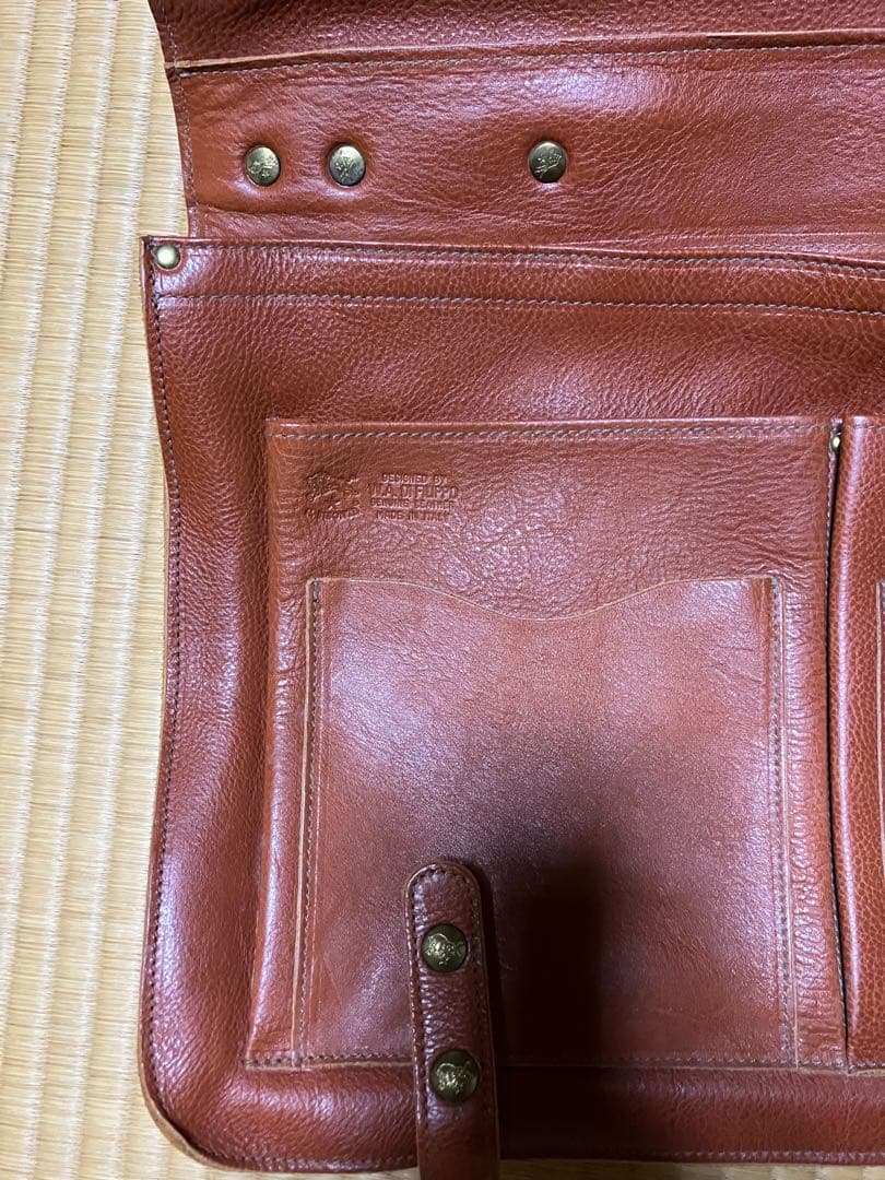 イルビゾンテ　メッセンジャーバッグ　ショルダー　A4サイズ収納可