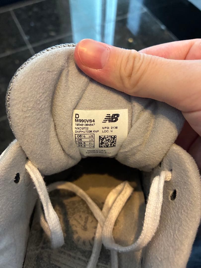 newbalance 990v4 赤タグ 24.5
