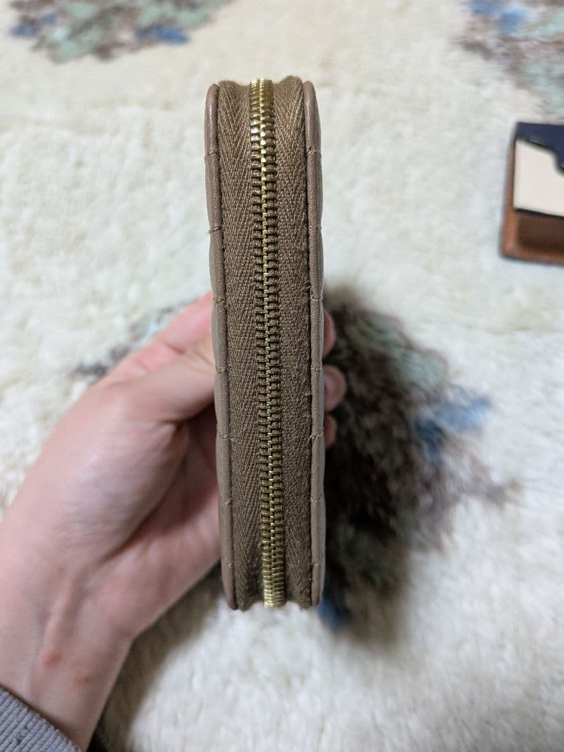 CELINEキルティングデザイン ケース ベージュ