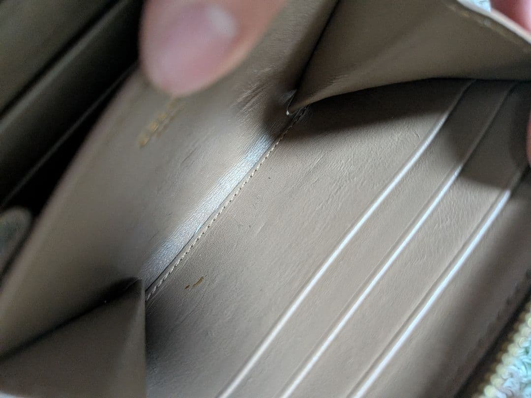 CELINEキルティングデザイン ケース ベージュ