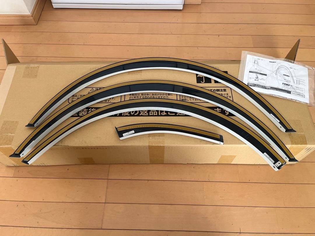 ハイエース200系　ESSEX リーガルフェンダー　ホワイトパール　未装着品