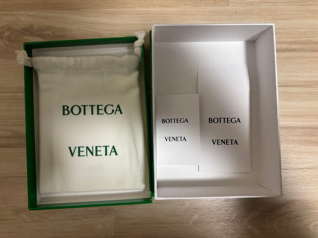 まる　Bottega Veneta 二つ折り財布