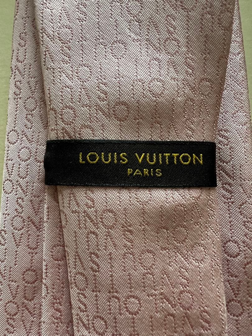 LOUIS VUITTON ロゴネクタイ 箱付★ピンク系