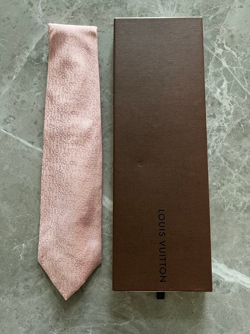 LOUIS VUITTON ロゴネクタイ 箱付★ピンク系