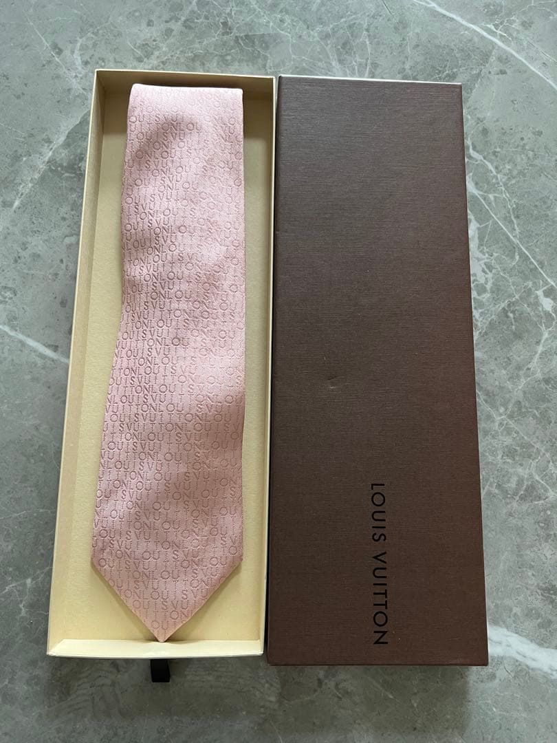 LOUIS VUITTON ロゴネクタイ 箱付★ピンク系