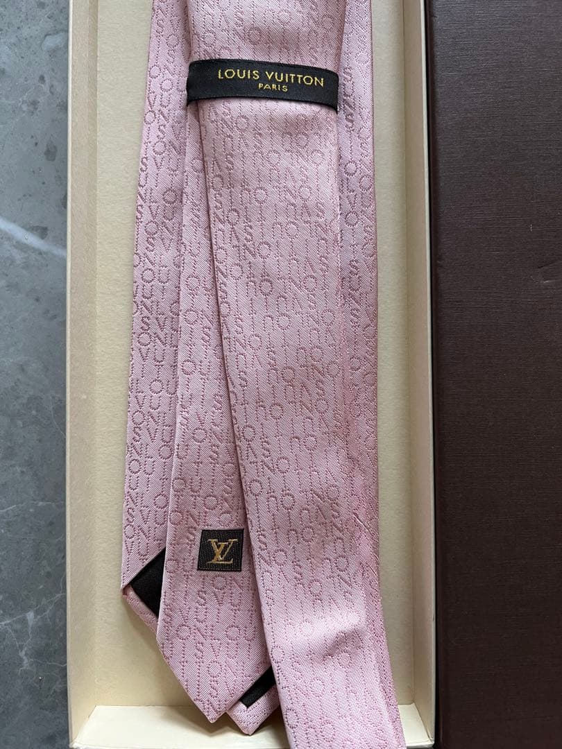 LOUIS VUITTON ロゴネクタイ 箱付★ピンク系