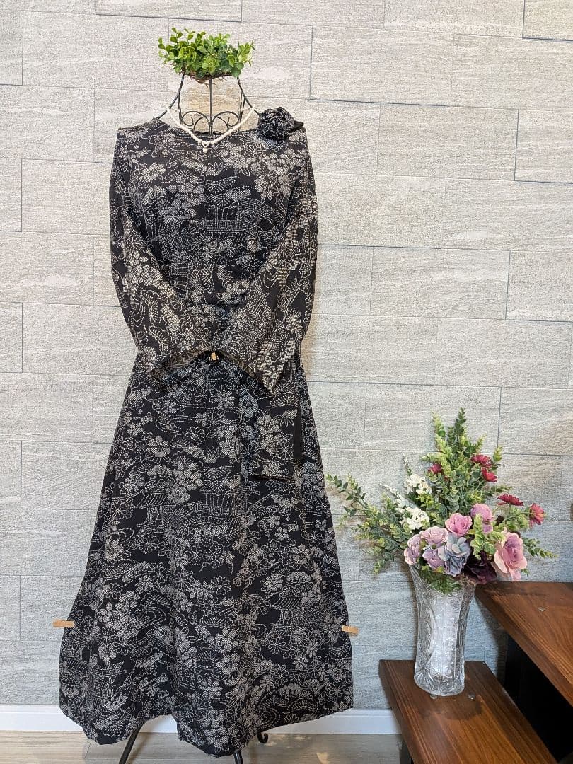 A262着物リメイク黒地正絹小紋Aラインワンピース★リボン・ブローチ