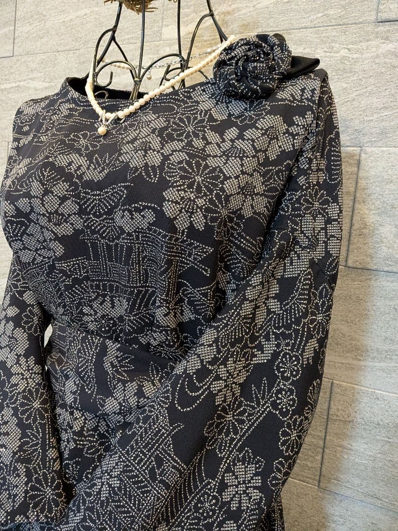 A262着物リメイク黒地正絹小紋Aラインワンピース★リボン・ブローチ