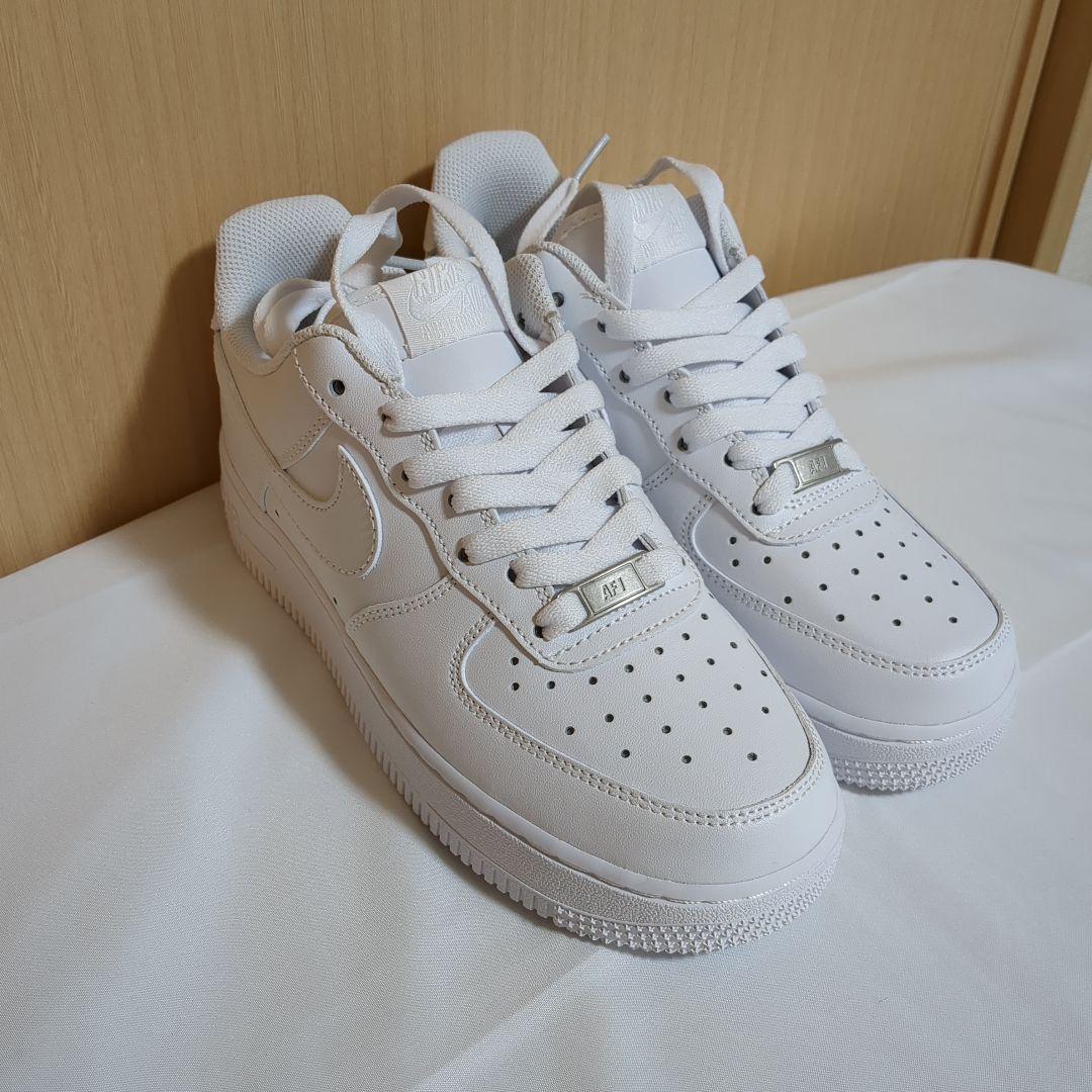 ★新品★NIKE AIR レディース ナイキスニーカー ホワイト 23cm箱付き