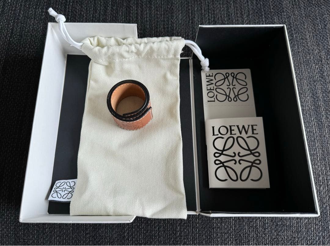 【新品・未使用】ロエベ スラップ ブレスレット レザー バングル