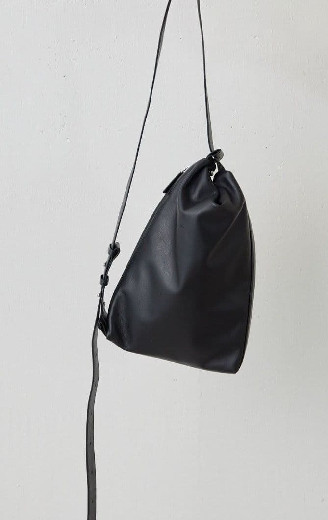 ear PAPILLONNER 2WAYレザーショルダーバッグブラック