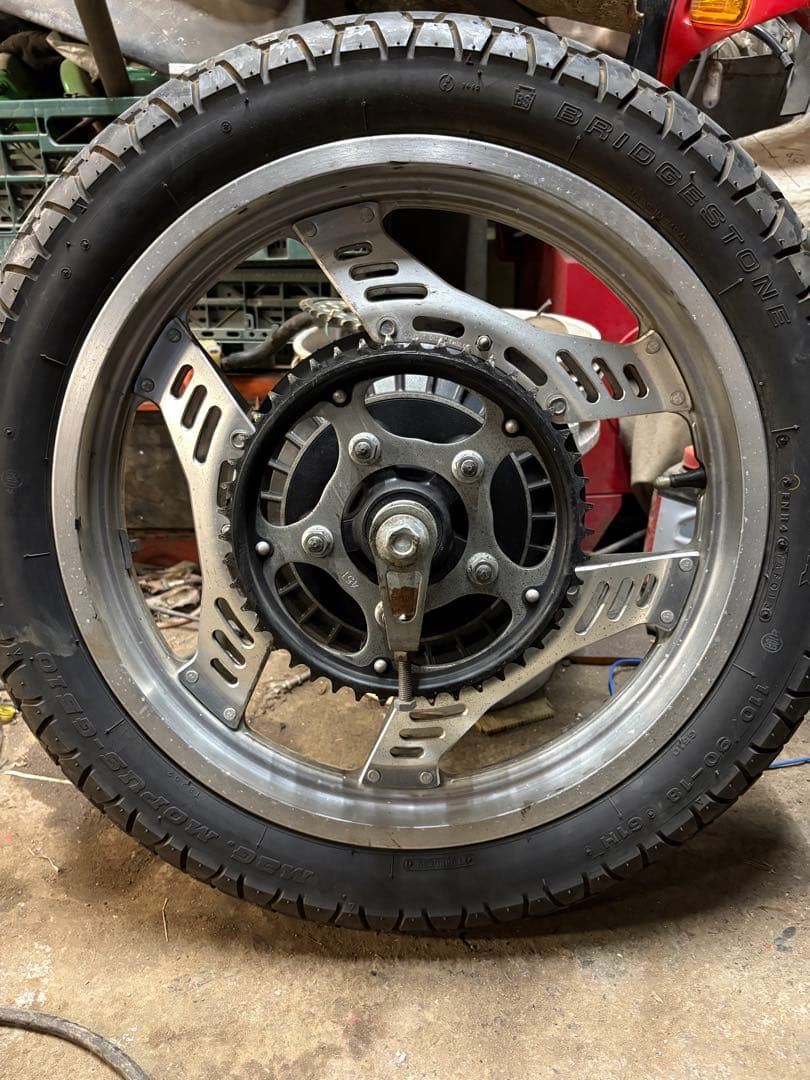 VF400F リアホイール　純正　CBX400F CBR400F 流用　ワイド