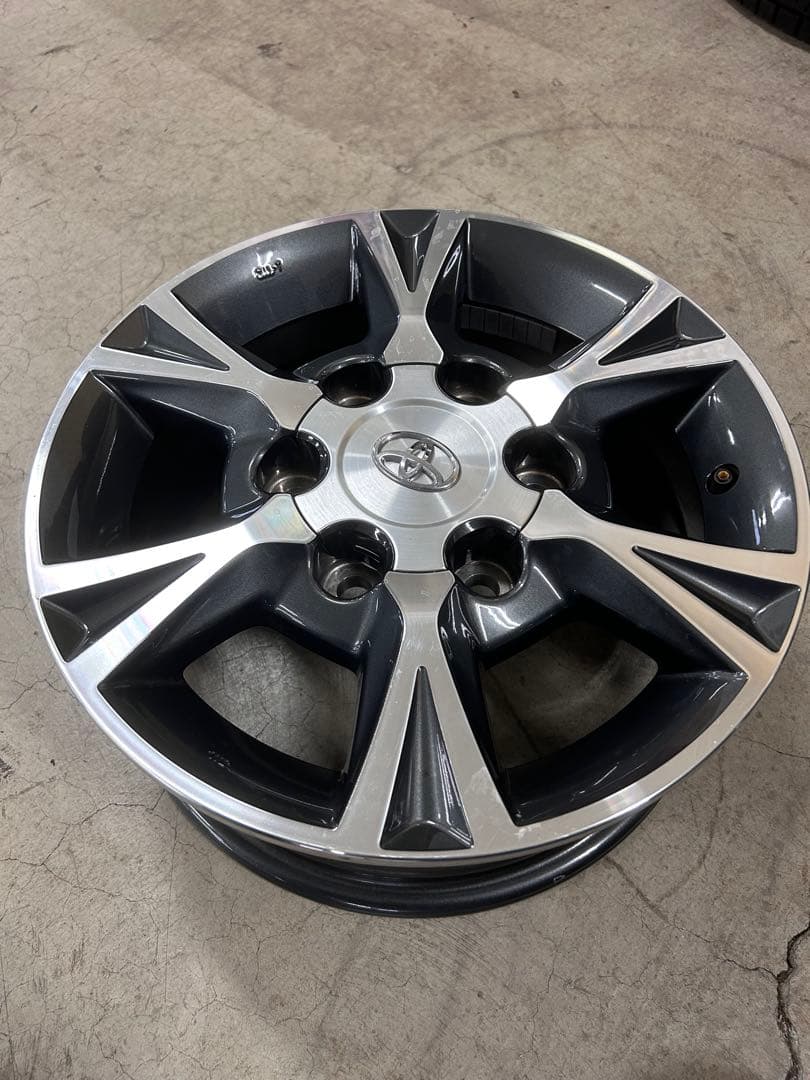 ⭐︎希少 200系ハイエース純正 中古ホイール4本セット 新品ゴムバルブ付き