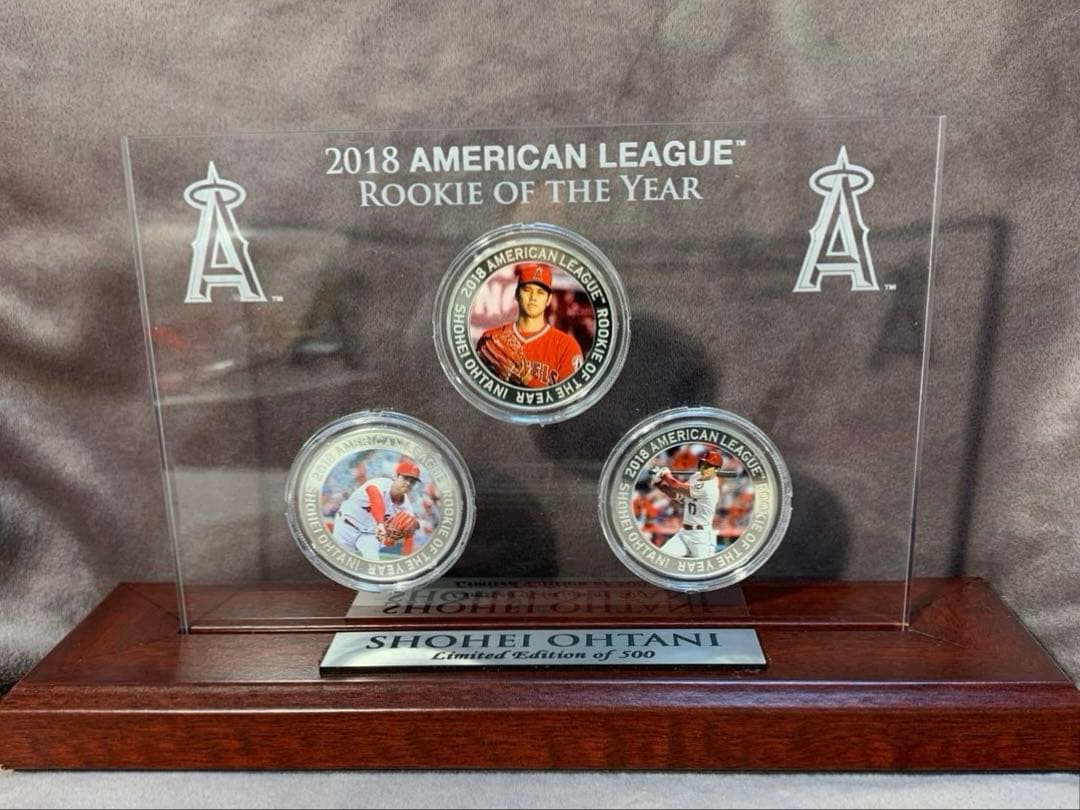 限定500　大谷翔平　2018新人王記念３ディスプレイスタンド　シリアル付