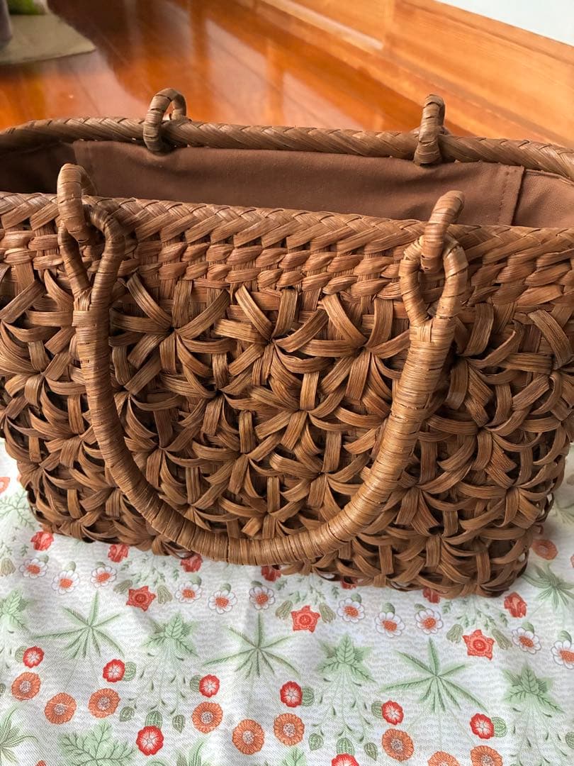 山葡萄かごバッグ　立体花　お値下げ！！