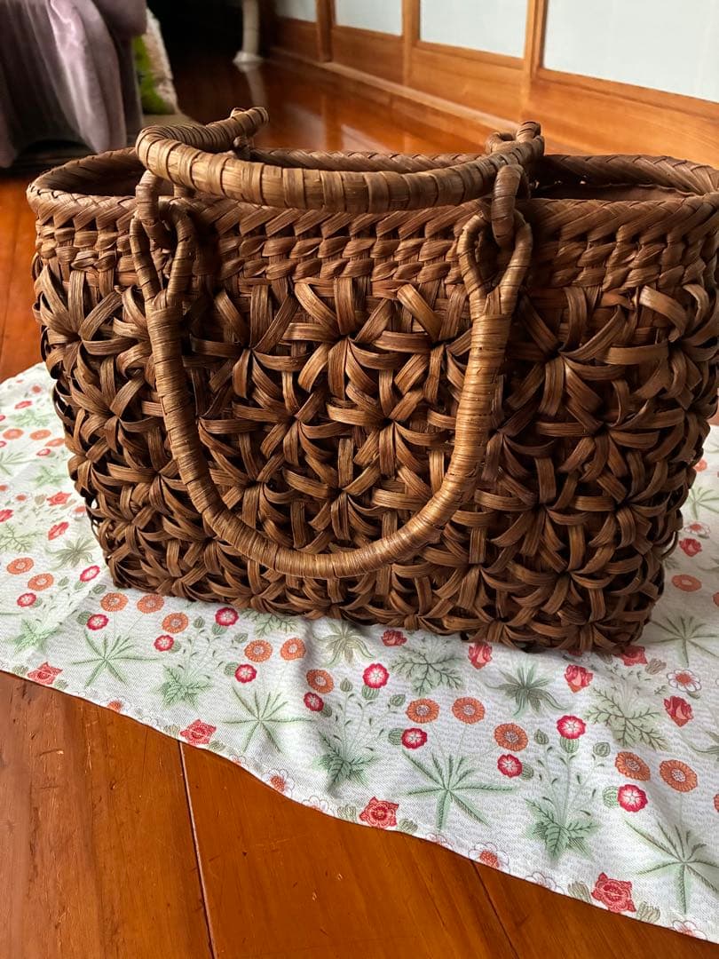 山葡萄かごバッグ　立体花　お値下げ！！