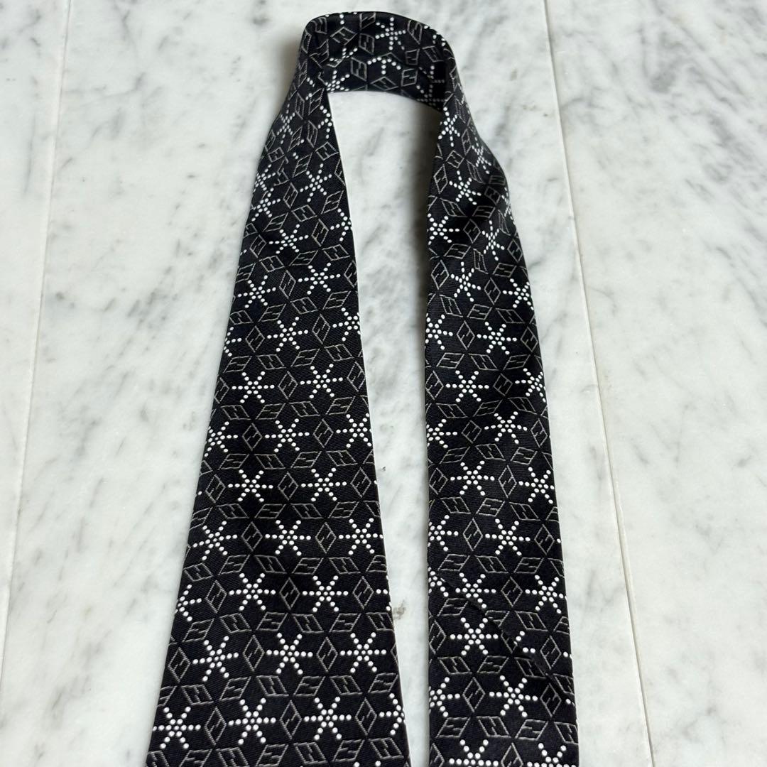 FENDI ネクタイ ブラック ズッカ ロゴ 幾何学模様