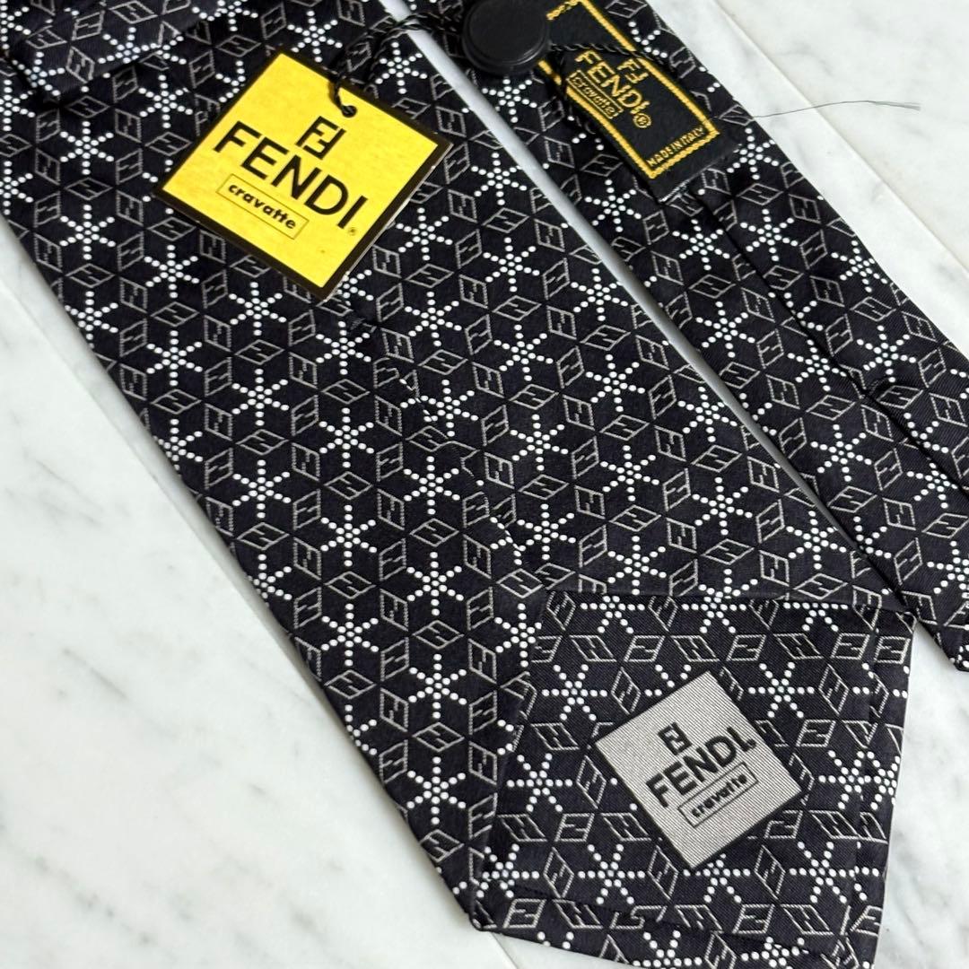 FENDI ネクタイ ブラック ズッカ ロゴ 幾何学模様