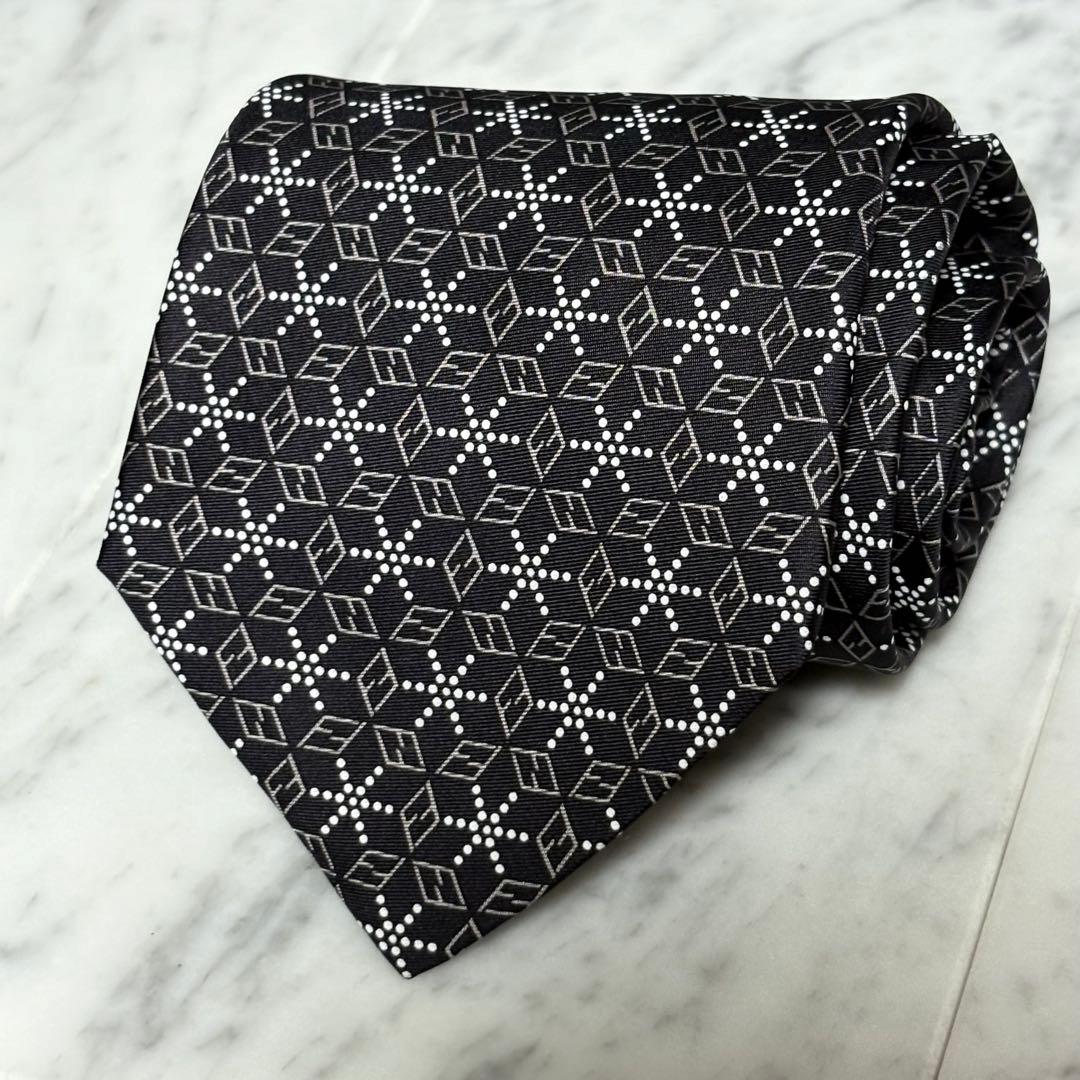 FENDI ネクタイ ブラック ズッカ ロゴ 幾何学模様
