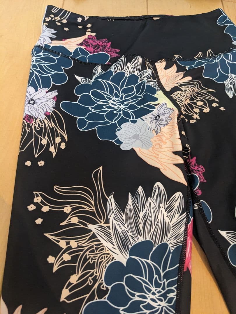 ヨガウェア　トップ＆レギンスセット　サイズМ