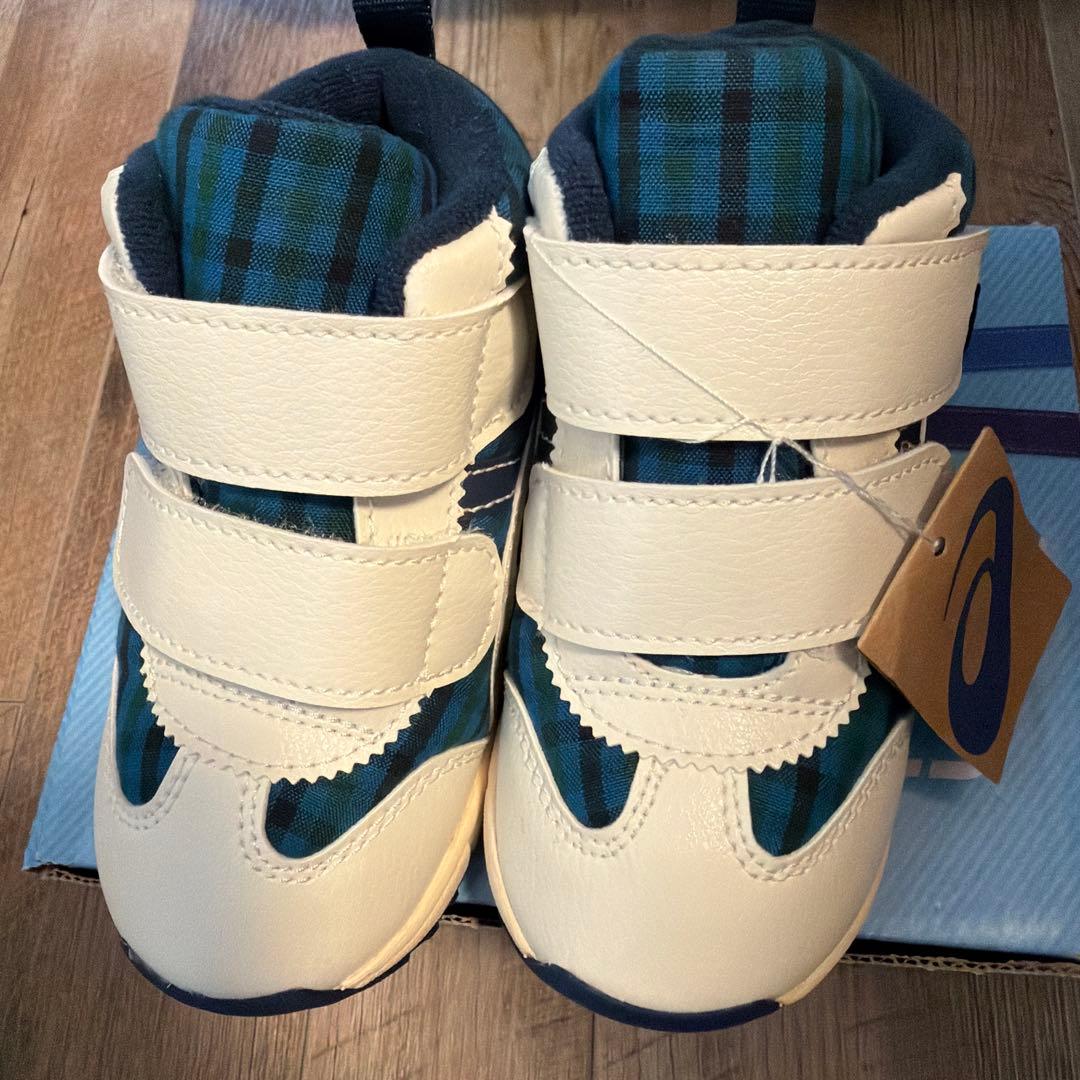 ベビースニーカー〈アシックス × familiar〉 15cm 青 ファミリア