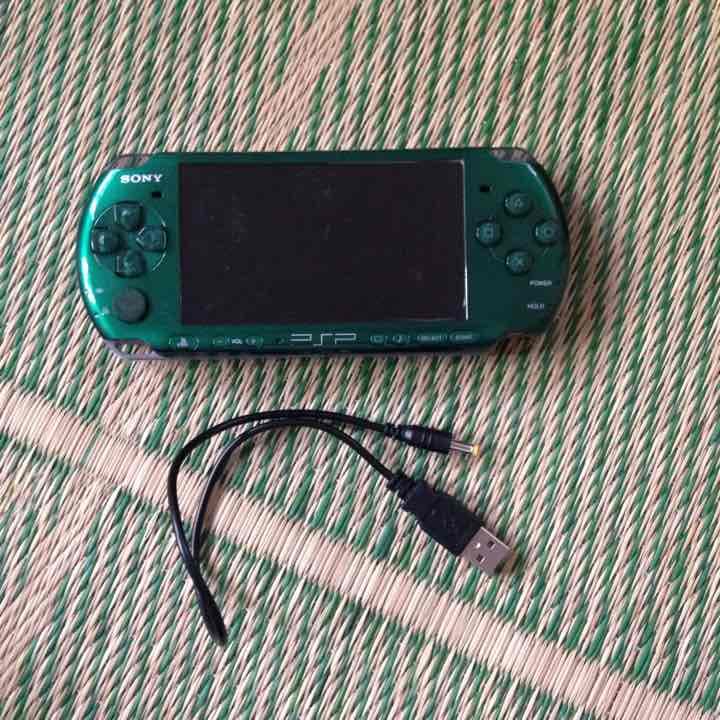 PSPとカセット８つ