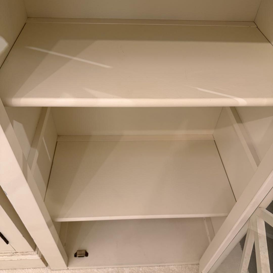 近隣無料配送！ホワイト ガラス扉付きキャビネット セット