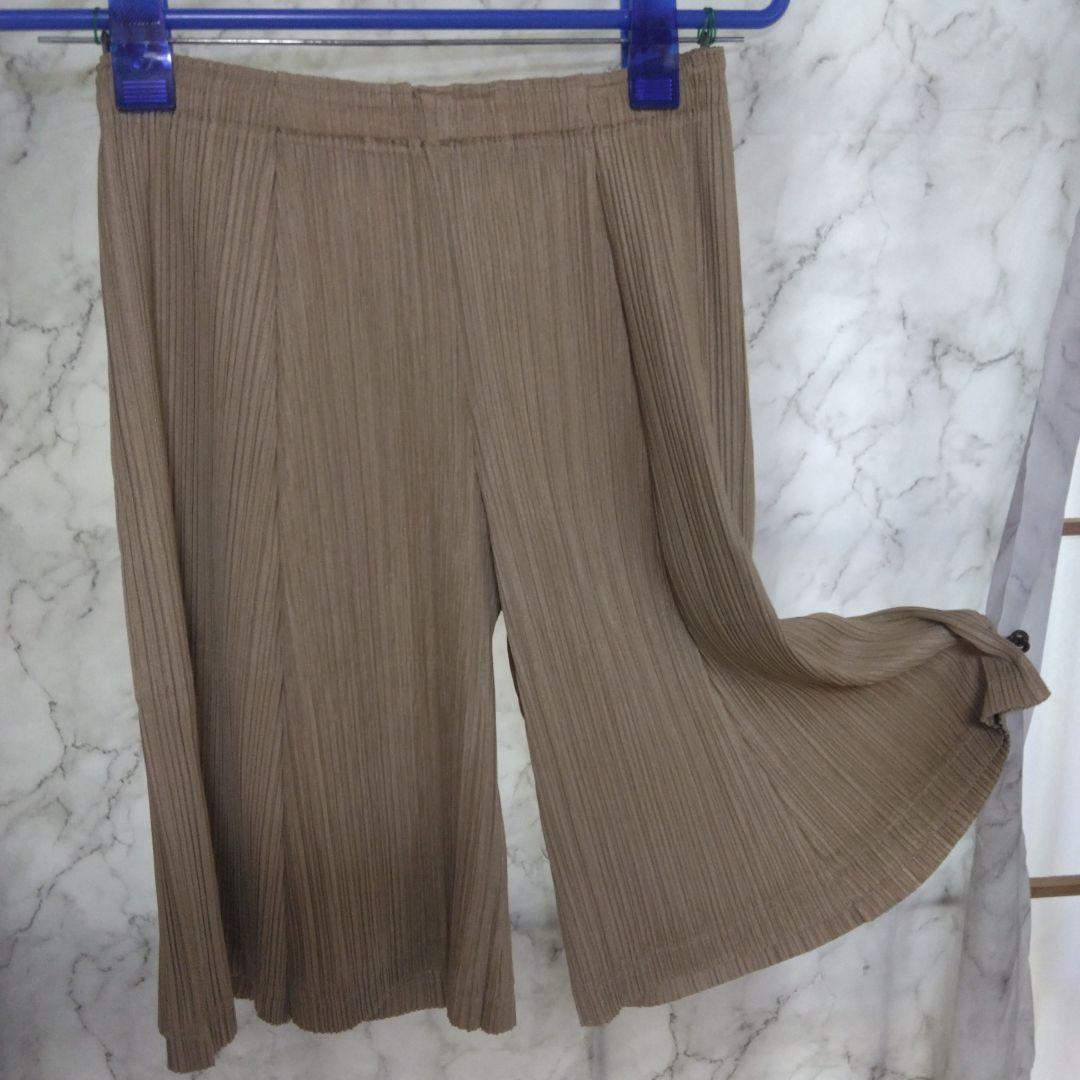 プリーツプリーズひざ丈パンツ